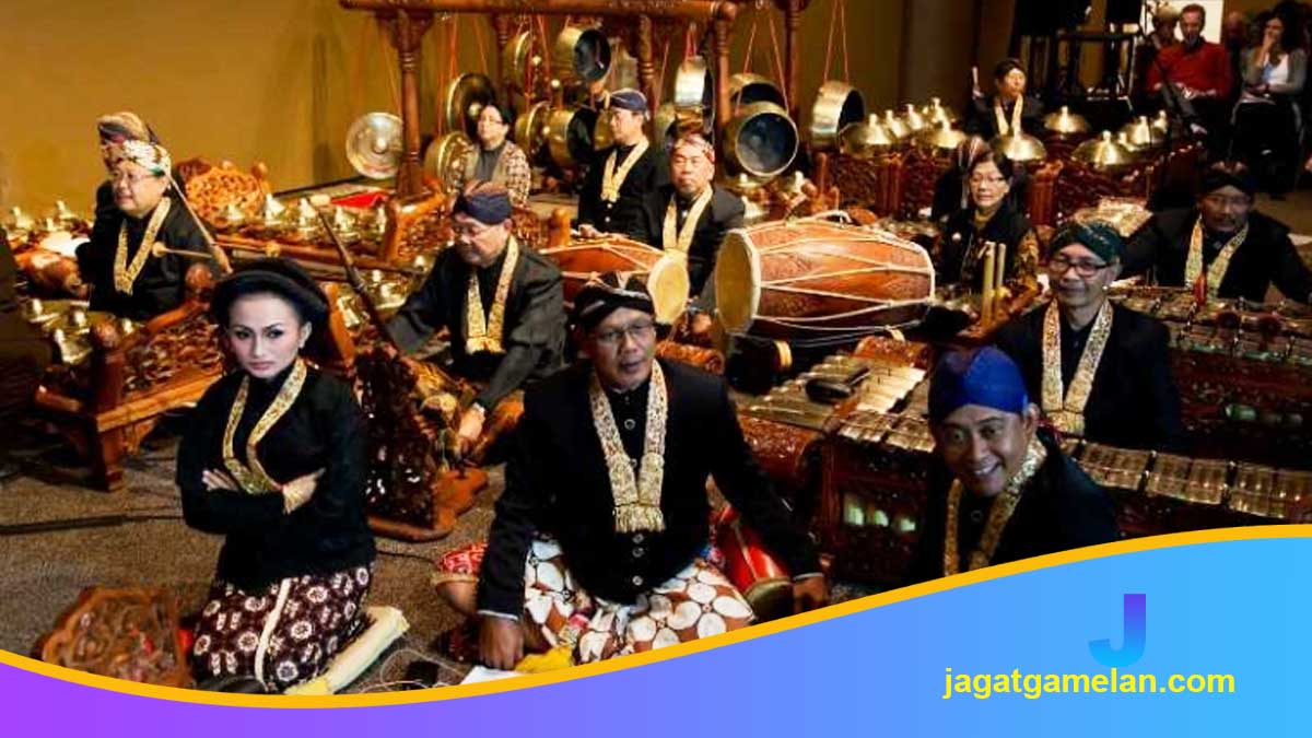 Karawitan-dan-Peta-Kompetensi-Pengrawit Karawitan dan Peta Kompetensi Pengrawit