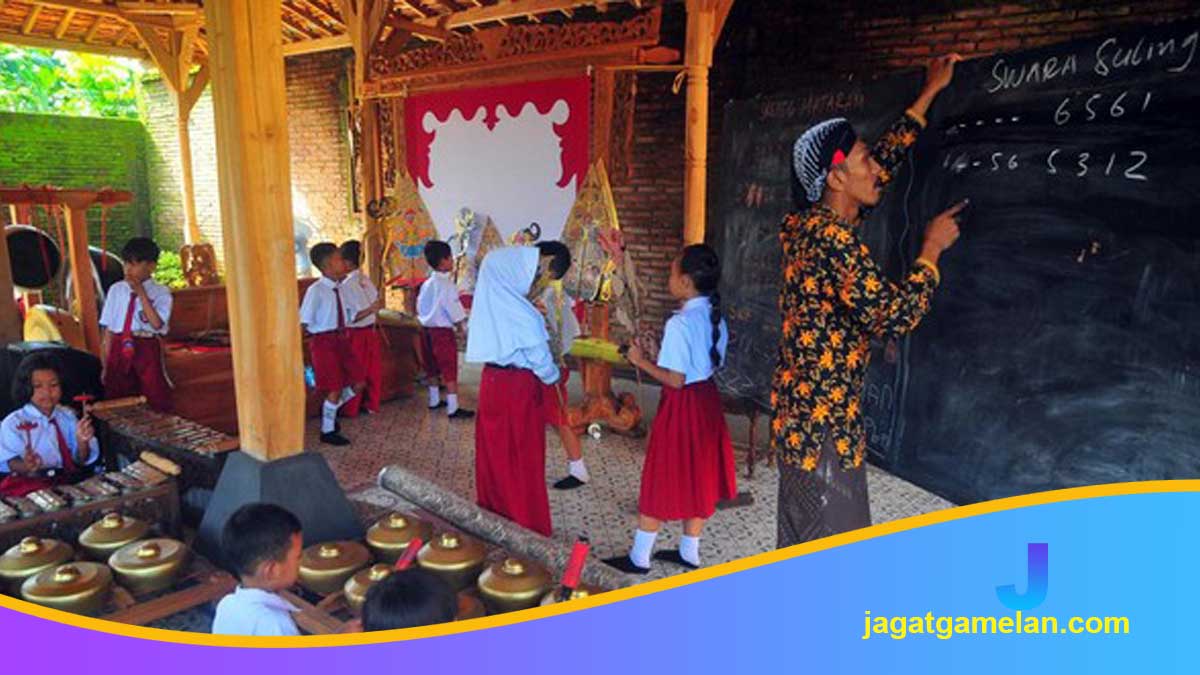 Karawitan-dan-Peta-Riset-serta-Pengembangan-Ilmu Karawitan dan Peta Riset serta Pengembangan Ilmu