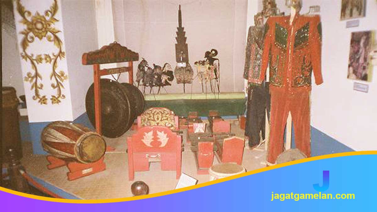 Peran-Gamelan-Banjar-dalam-Identitas-Budaya Peran Gamelan Banjar dalam Identitas Budaya