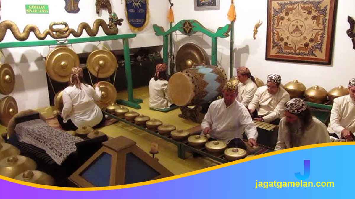 Struktur Instrumen dan Gaya Garap Gamelan Cirebon