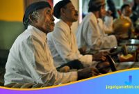 Sistem Komunikasi Nonverbal antar Penabuh dalam Pertunjukan Gamelan