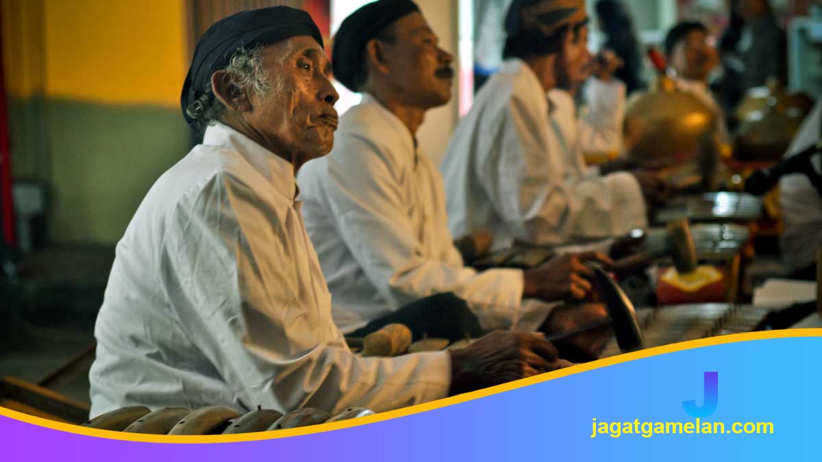 Sistem-Komunikasi-Nonverbal-antar-Penabuh-dalam-Pertunjukan-Gamelan Sistem Komunikasi Nonverbal antar Penabuh dalam Pertunjukan Gamelan