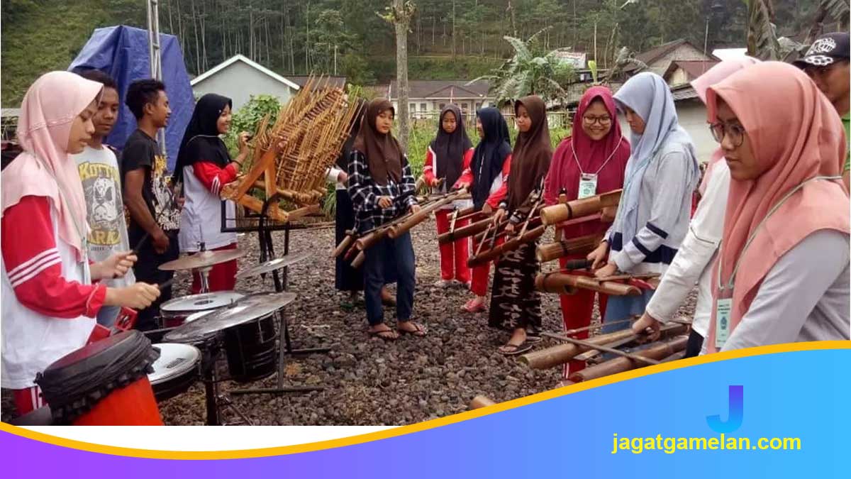 Strategi Pelestarian Calung Banyumasan