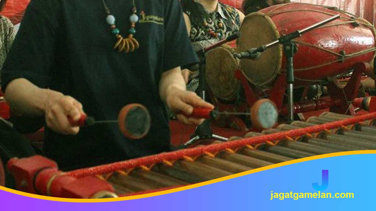 Teknik Dasar Memainkan Calung Banyumasan untuk Pemula