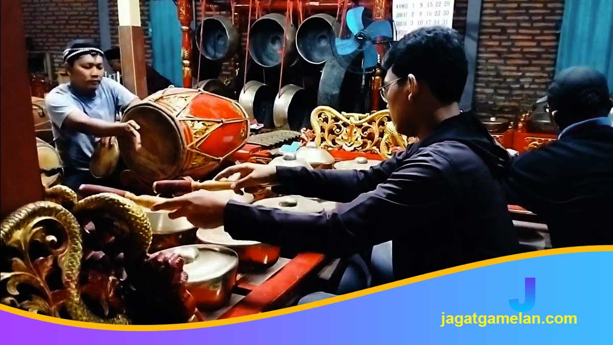 Teknik Mengatur Dinamika dalam Permainan Gamelan Surakarta