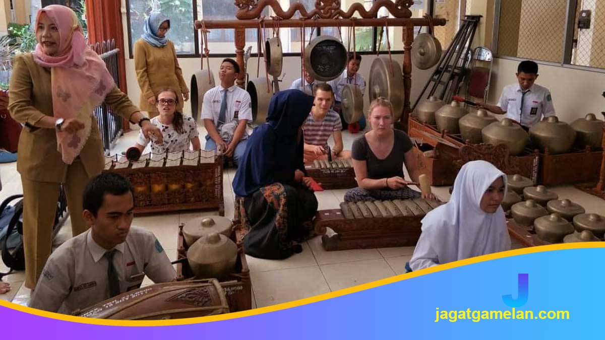 Gamelan-dan-Generasi-Muda Gamelan dan Generasi Muda