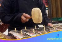 Cara-Memegang-Tabuh-Gamelan-yang-Benar Cara Memegang Tabuh Gamelan yang Benar